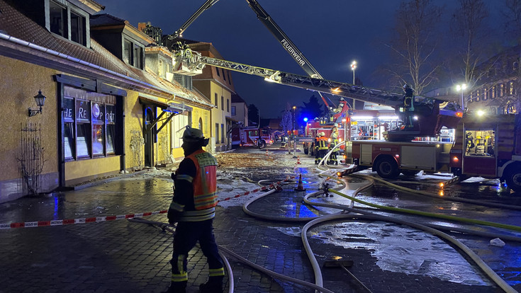 Großeinsatz in Bickenbach: Brand am Alten Jagdschloss