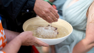Open-Air-Tauffest im Kurpark von Wiesbaden