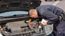 Carfreitag voller Kontrollen: Polizei stoppt Raser, Poser und Waffenbesitz