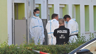 Zwei Tote in Mehrfamilienhaus im Großraum München - Verdächtiger ermittelt