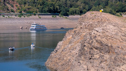«Blanker Wahnsinn»: Niedrigwasser trifft Edersee-Tourismus