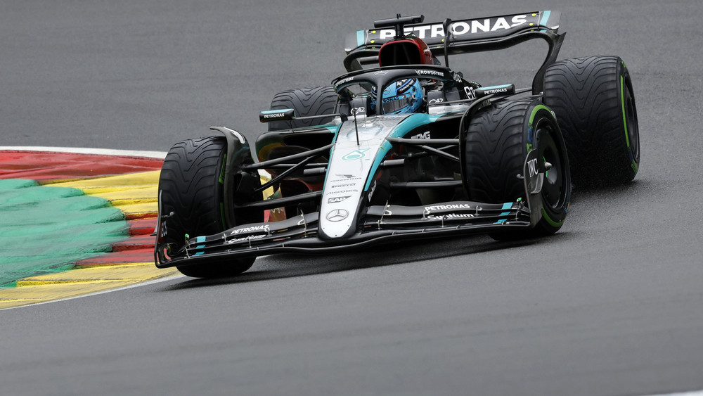 George Russell fuhr als Erster in Spa über die Ziellinie, bekam den Sieg aber im Nachhinein aberkannt.