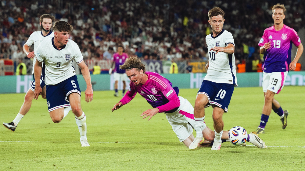 Die deutsche U21 Fußball-Nationalmannschaft ist enttäuscht: Gegen Titelverteidiger England gab es im EM-Finale eine 2:3-Pleite nach Verlängerung.