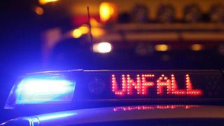 Unfall auf A61 bei Bingen Vollsperrung - LKW kracht in Polizeiwagen