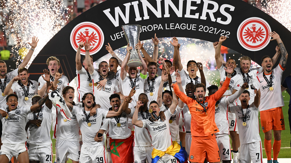 Der Europa-League-Sieg der Eintracht kommt bald in die Kinos. Am Abend gab es die Premiere in Frankfurt.