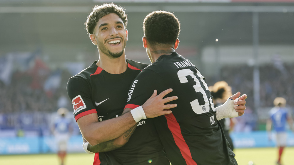 Die Stimmung bei der Eintracht und Topstürmer Omar Marmoush ist aktuell super.