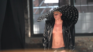 Lady-Gaga-Hut & High Heels: Die Boys in extravaganten Looks
