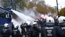 «Gen Z regelt»-Demo in Köln: Wasserwerfereinsatz gegen «gewaltbereite Demonstranten»
