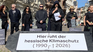 Wiesbaden: Bündnis trägt Klimaschutz zu Grabe