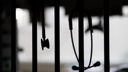 Krankes Kind: Mit diesen Symptomen sofort zum Arzt gehen