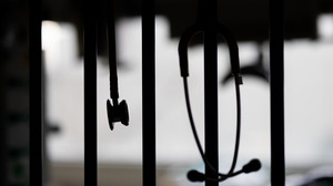 Krankes Kind: Mit diesen Symptomen sofort zum Arzt gehen