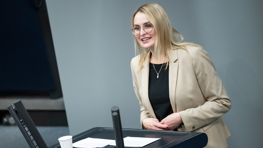 Natalie Pawlik (SPD) spricht bei einer Plenarsitzung im Deutschen Bundestag