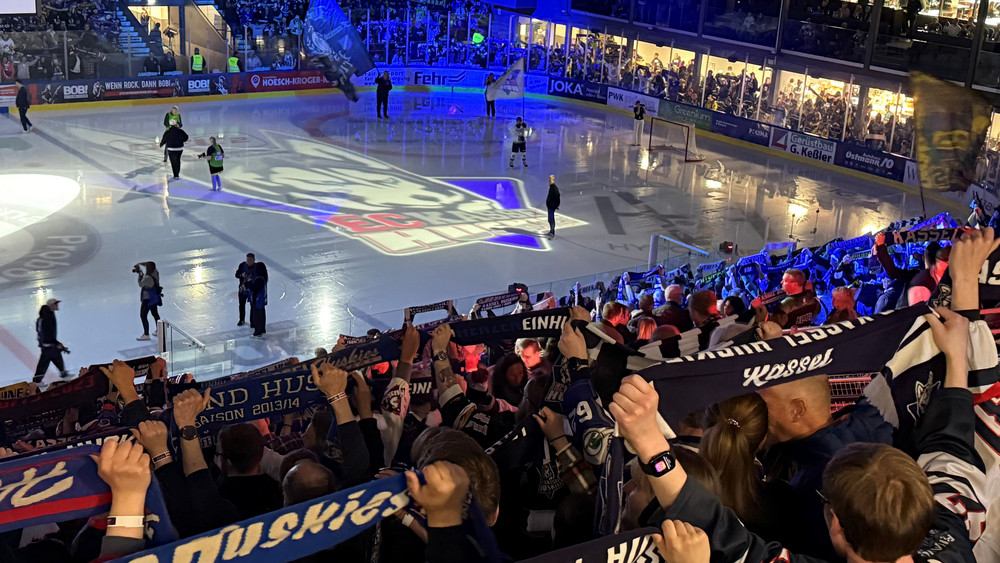 Die Kassel Huskies haben am Freitagabend vor ausverkauftem Haus mit 2:5 gegen Krefeld verloren.