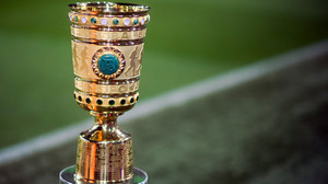 Eintracht Frankfurt stellt Sondertrikot zum DFB Pokalfinale vor