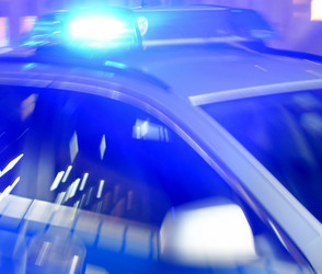 Anhänger verliert zwei Reifen: Sprühende Funken auf A3