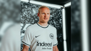 Eintracht Frankfurt präsentiert ihr neues Heimtrikot ganz in weiß