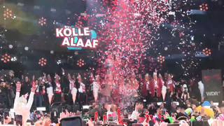 Elf Uhr elf: Zehntausende bei Karnevals-Beginn in Köln 