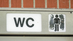 Streit um schmutziges Klo läuft an der A61 aus dem Ruder