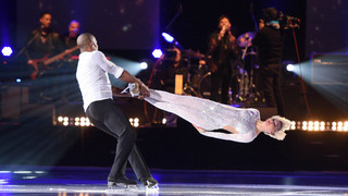 Größte mobile Eisbahn Deutschlands in Wiesbaden: Spektakuläre Shows