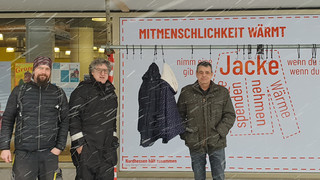 Spendenaktion in Kassel: Jacke an den Haken hängen und Gutes tun