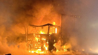 Am Kirchheimer Dreieck: Lkw auf A7 in Vollbrand geraten