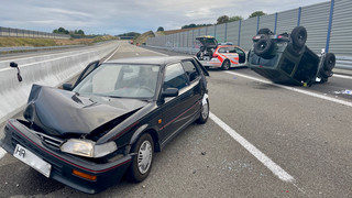 Auto überschlägt sich: Fünf Verletzte bei Unfall auf A49 bei Neuental