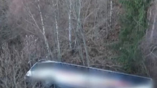 Thüringen: Bus mit Schülern kippt an Böschung um - Verletzte