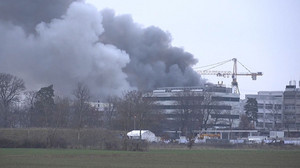 Riesige Rauchwolke: Großbrand in Darmstädter Forschungszentrum