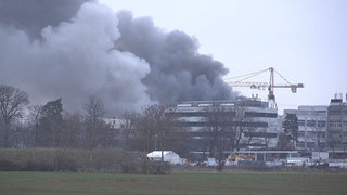 Riesige Rauchwolke: Großbrand in Darmstädter Forschungszentrum