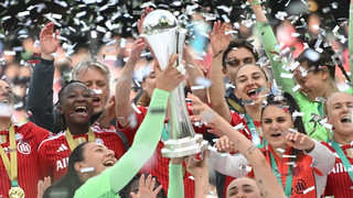Bayern-Fußballerinnen holen Pokal – Popp geht titellos