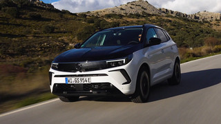 Pure Dynamik in Opel Grandland GSe