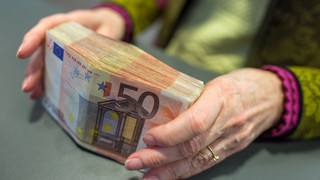 Kleinunternehmer kürzen Gehalt statt Kreditaufnahme