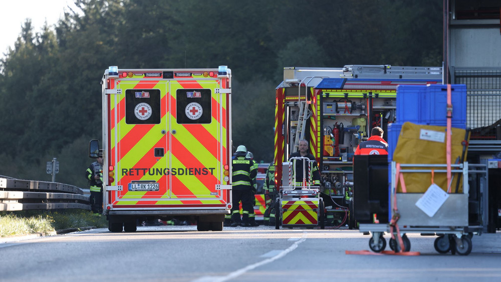 Schwerer Busunfall auf der A96 - Tote und Verletzte