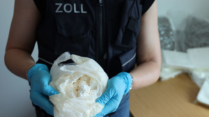 Polizei zerschlägt mutmaßliche Drogenhändler-Bande - neun Festnahmen