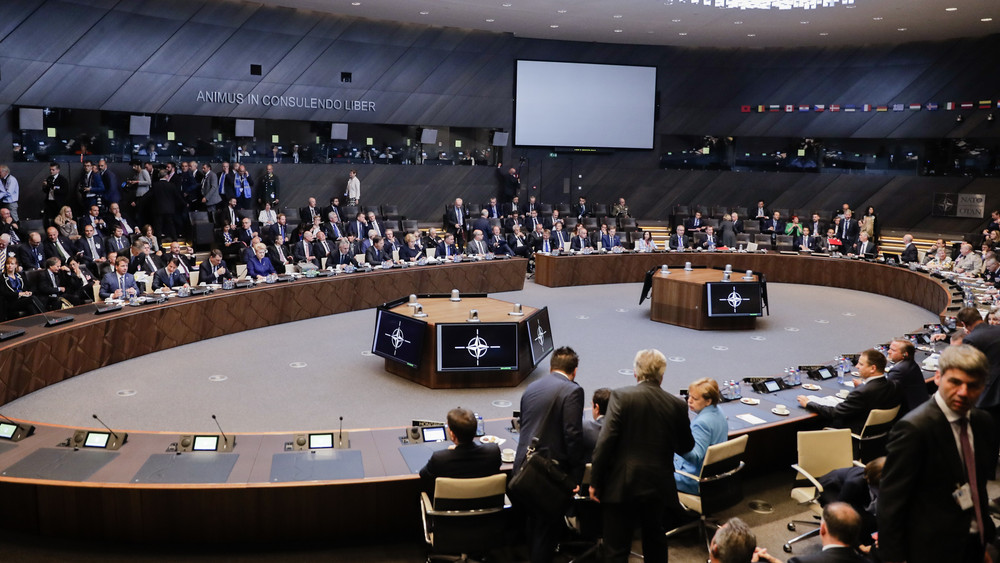 Die Verteidigungsminister der 30 Nato-Staaten beraten heute und morgen in Brüssel über mögliche weitere Waffenlieferungen an die Ukraine.