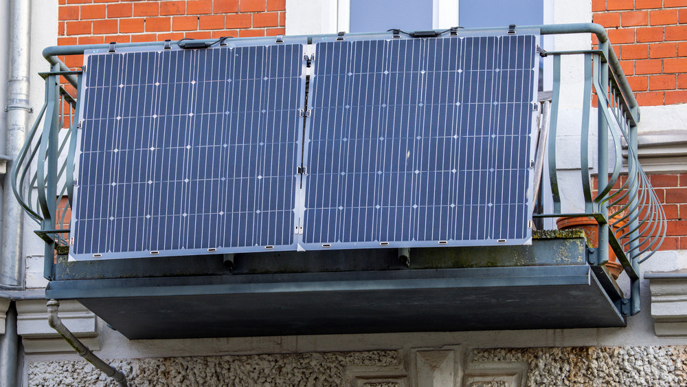 Gesunkene Preise und Vereinfachungen haben den Boom der kleinen Solaranlagen weiter befeuert. Die Millionengrenze könnte noch im ersten Halbjahr fallen (Symbolbild).