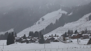 Winter-Wunderland: Neuschnee sorgt im Oberallgäu für glatte Straßen
