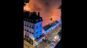 Video zeigt Großbrand in 400 Jahre altem Pariser Lebensmittelmarkt