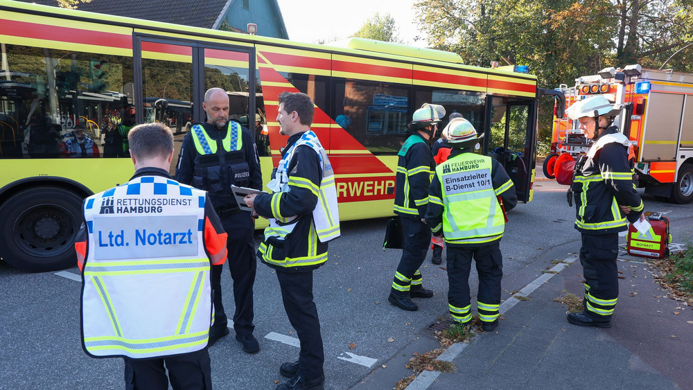 Zwei Busse in Hamburg zusammengestoßen