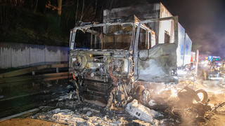 Verkehrschaos auf der A7 - LKW-Unfälle auf beiden Seiten