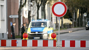 Autos als Sperre für Fastnachts-Züge in Mühlheim