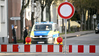 Autos als Sperre für Fastnachts-Züge in Mühlheim