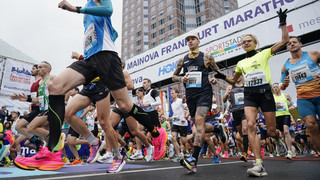 Kenianer Misoi gewinnt zum zweiten Mal in Folge Frankfurt Marathon