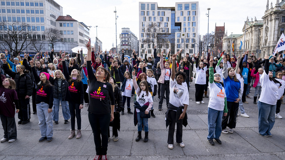 In vielen Städten finden Aktionen zu "One Billion Rising" statt - auch in Wiesbaden