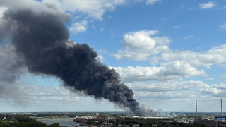 Großbrand in Hamburg: Hunderte Feuerwehrleute im Einsatz