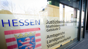 Lebenslange Haft für Mord vor Augen der Tochter