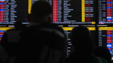 Touristen sitzen im Kriegsgebiet im Nahen Osten fest