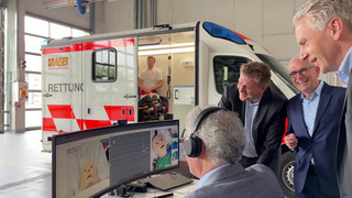 Neue Rettungswagen im Taunus: Notarzt per Video-Schalte beim Einsatz