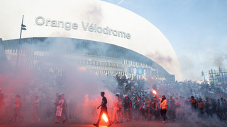 Nach Randalen in Marseille: Verletzter Eintracht-Fan wieder stabil