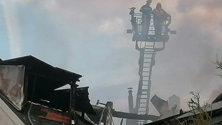 Großbrand in Hadamar-Niederweyer: Scheune und zwei Wohnhäuser in Brand